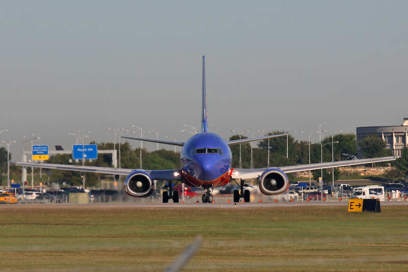 Illustration for article titled More Plane Spotting at KAUS